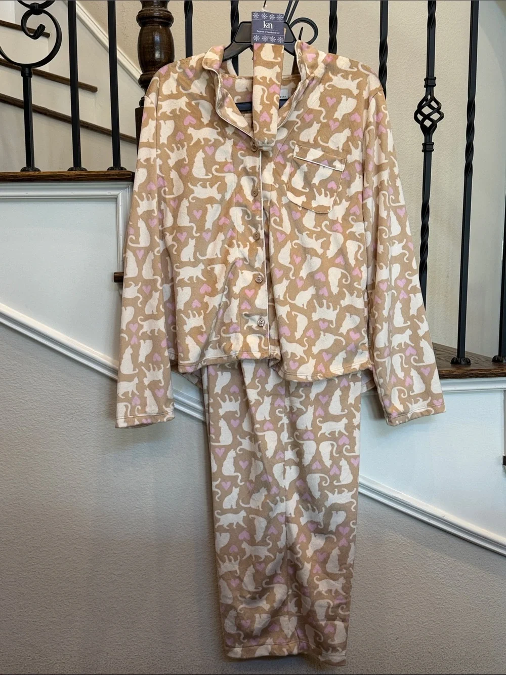 Karen Neuburger Beige and Pink Cat-Print Pajama Set
